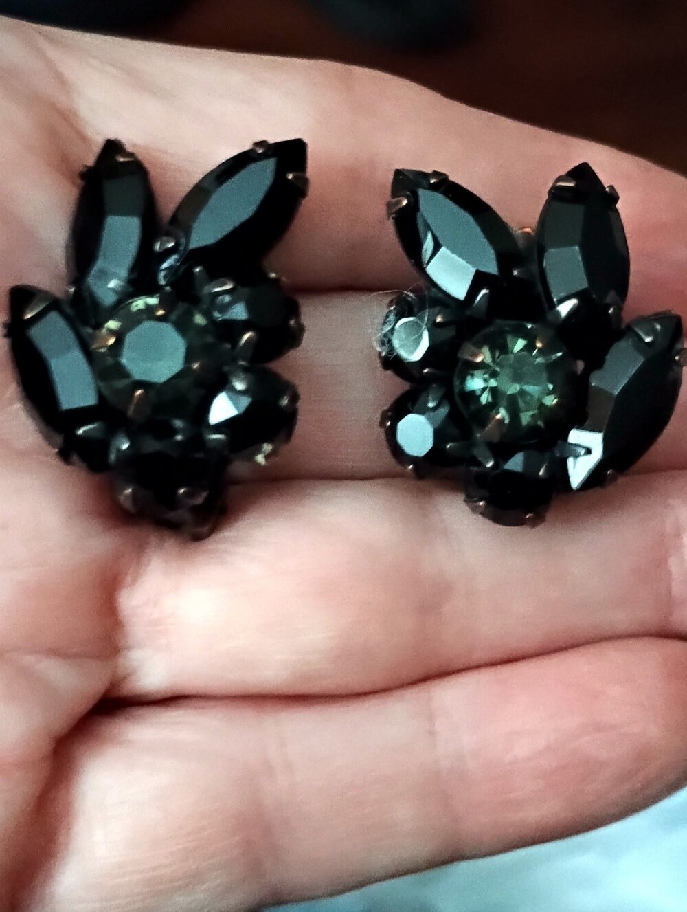Vintage Weiss Black Crystal Floral Clip-On Earrings - Women Jewelry